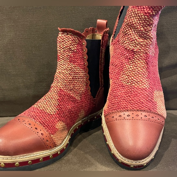 ❤️🥾Free People Textile Atlas Chelsea Boot In Burgundy Kilim size 6 EU 36❤️🥾 - Picture 2 of 10